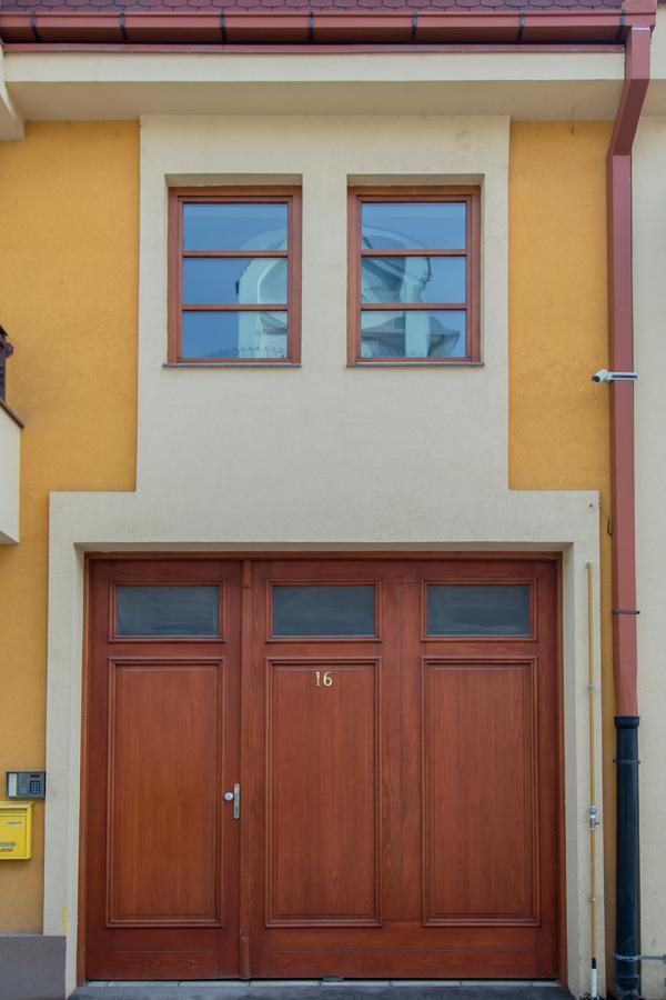 סומבור Apartman U Srcu Grada מראה חיצוני תמונה