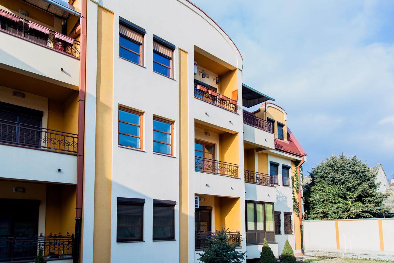 סומבור Apartman U Srcu Grada מראה חיצוני תמונה