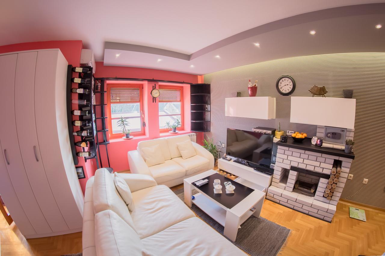 סומבור Apartman U Srcu Grada מראה חיצוני תמונה
